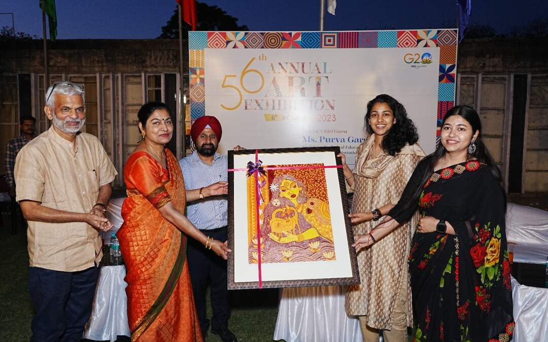 ਕਲਾ ਦੇ ਸਰਕਾਰੀ ਕਾਲਜ ਦੀ ਸਾਲਾਨਾ ਕਲਾ ਪ੍ਰਦਰਸ਼ਨੀ ਸ਼ਹਿਰ ਦੀ ਸੁੰਦਰਤਾ ਦੀ ਕਲਾ ਦੇ ਦ੍ਰਿਸ਼ ਵਿੱਚ ਇੱਕ ਮਹੱਤਵਪੂਰਨ ਸਮਾਗਮ ਹੈ। ਇਸ ਵੱਕਾਰੀ ਸਮਾਗਮ ਵਿੱਚ ਲਗਭਗ 330 ਨੌਜਵਾਨ ਅਤੇ ਉਭਰਦੇ ਕਲਾਕਾਰਾਂ ਦੀਆਂ ਲਗਭਗ 1000 ਰਚਨਾਵਾਂ ਪ੍ਰਦਰਸ਼ਿਤ ਕੀਤੀਆਂ ਗਈਆਂ ਹਨ।