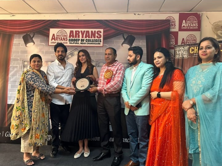 ਗਾਇਕ ਗੁਰਜੈਜ਼; ਅਭਿਨੇਤਰੀ ਹਸ਼ਨੀਨ ਅਤੇ ਚੌਪਾਲ ਟੀਮ ਆਰੀਅਨਜ਼ ਦਾ ਦੌਰਾ ਕਰਦੀ ਹੈ