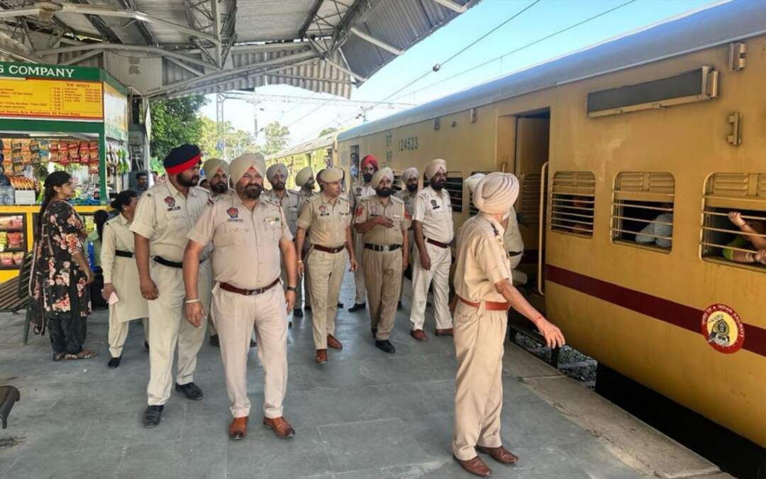 ਤਿਉਹਾਰਾਂ ਦੇ ਸੀਜ਼ਨ ਤੋਂ ਪਹਿਲਾਂ, ਪੰਜਾਬ ਪੁਲਿਸ ਵੱਲੋਂ ਰੇਲਵੇ ਸਟੇਸ਼ਨਾਂ ‘ਤੇ ਸਰਚ ਅਭਿਆਨ, ਰਾਜ ਭਰ ਦੇ ਭੀੜ-ਭੜੱਕੇ ਵਾਲੇ ਬਾਜ਼ਾਰ