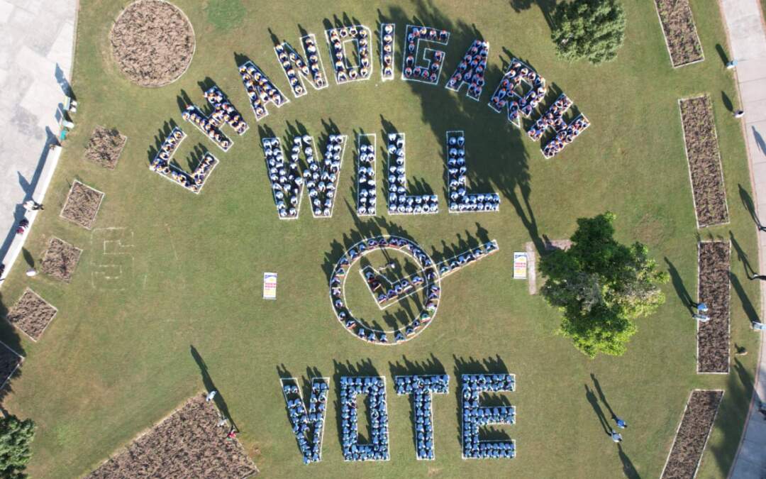 27.10.23 ਨੂੰ ਰੋਜ਼ ਗਾਰਡਨ, ਸੈਕਟਰ-16 ਚੰਡੀਗੜ੍ਹ ਵਿਖੇ ਸਿੱਖਿਆ ਵਿਭਾਗ ਦੇ 1000 ਵਿਦਿਆਰਥੀਆਂ ਵੱਲੋਂ “ਚੰਡੀਗੜ੍ਹ ਵੋਟ ਕਰੇਗਾ” ਅਤੇ “ਚੰਡੀਗੜ੍ਹ ਸੇ ਨੋ ਟੂ ਡਰੱਗਜ਼” ਵਿਸ਼ੇ ‘ਤੇ ਇੱਕ ਮਨੁੱਖੀ ਲੜੀ ਬਣਾਈ ਗਈ।