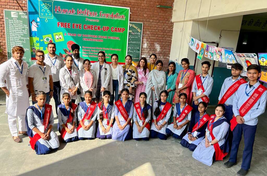 ‘ਖਨਕ ਵੈਲਫੇਅਰ ਫਾਊਂਡੇਸ਼ਨ’ ਨੇ ਸਮਾਜਿਕ ਵਿਕਾਸ ਨੂੰ ਉਤਸ਼ਾਹਿਤ ਕਰਨ ਦੇ ਡੂੰਘੇ ਇਰਾਦੇ ਅਤੇ ਵਚਨਬੱਧਤਾ ਨਾਲ, ਨੇਤਰ ਵਿਗਿਆਨ ਵਿਭਾਗ ਦੇ ਡਾਕਟਰਾਂ ਦੀ ਟੀਮ ਨਾਲ ਸਰਕਾਰੀ ਮਾਡਲ ਸੀਨੀਅਰ ਸੈਕੰਡਰੀ ਸਕੂਲ, ਰਾਏਪੁਰ ਖੁਰਦ, ਚੰਡੀਗੜ੍ਹ ਦੇ ਵਿਦਿਆਰਥੀਆਂ ਅਤੇ ਅਧਿਆਪਕਾਂ ਲਈ ਅੱਖਾਂ ਦੇ ਜਾਂਚ ਕੈਂਪ ਦੀ ਲੜੀ ਦਾ ਆਯੋਜਨ ਕੀਤਾ। ਚੰਡੀਗੜ੍ਹ ਦੀ ਅਗਵਾਈ ਹੇਠ ਡਾ. ਸ਼ਵੇਤਾ।