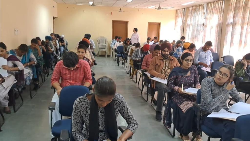 ਅੰਬੇਦਕਰ ਇੰਸਟੀਚਿਊਟ ਆਫ ਕਰੀਅਰ ਐਂਡ ਕੋਰਸਿਜ਼ ਵਿਖੇ ਕੋਚਿੰਗ ਲਈ ਹੋਈ ਪ੍ਰਵੇਸ਼ ਪ੍ਰੀਖਿਆ