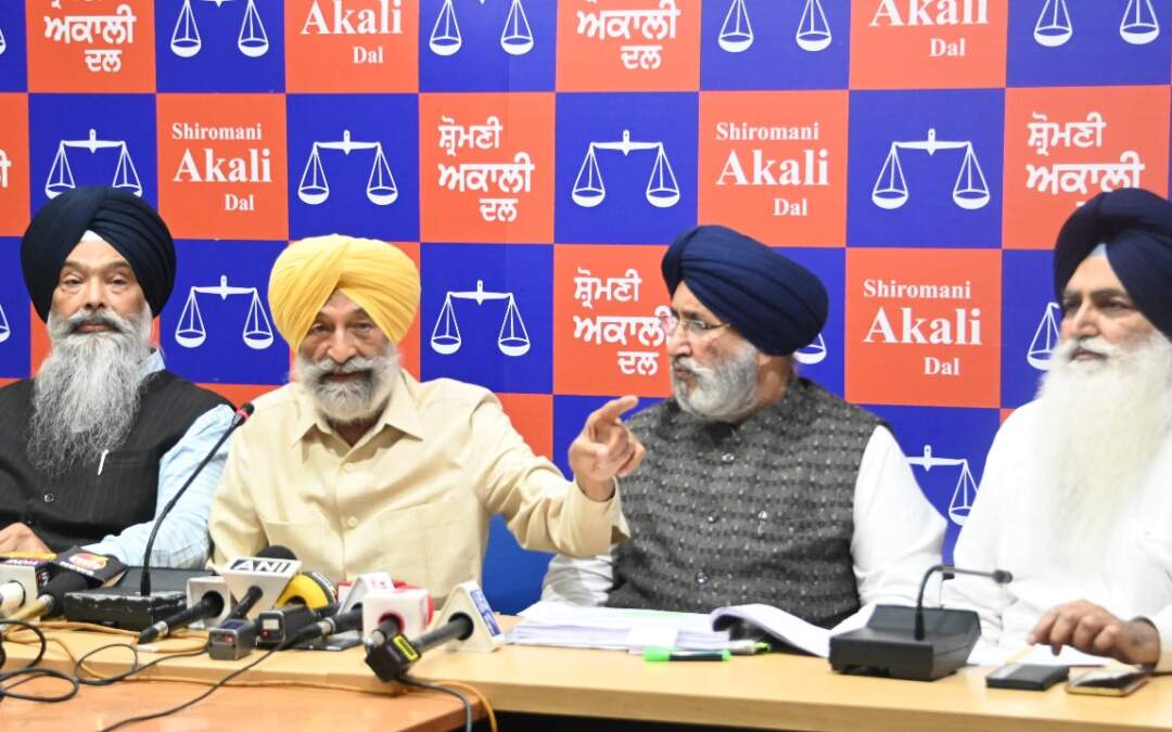 ਮੁੱਖ ਮੰਤਰੀ ਨੇ ਰਾਜ ਦੇ ਦਰਿਆਈ ਪਾਣੀਆਂ ‘ਤੇ ਰਾਜਸਥਾਨ ਅਤੇ ਹਰਿਆਣਾ ਦਾ ਪੂਰਾ ਅਧਿਕਾਰ ਹੋਣ ਦਾ ਦਾਅਵਾ ਕਰਦਿਆਂ ਐਸਵਾਈਐਲ ‘ਤੇ ਪੰਜਾਬ ਦੇ ਸਟੈਂਡ ਨਾਲ ਸਮਝੌਤਾ ਕੀਤਾ – ਅਕਾਲੀ ਦਲ