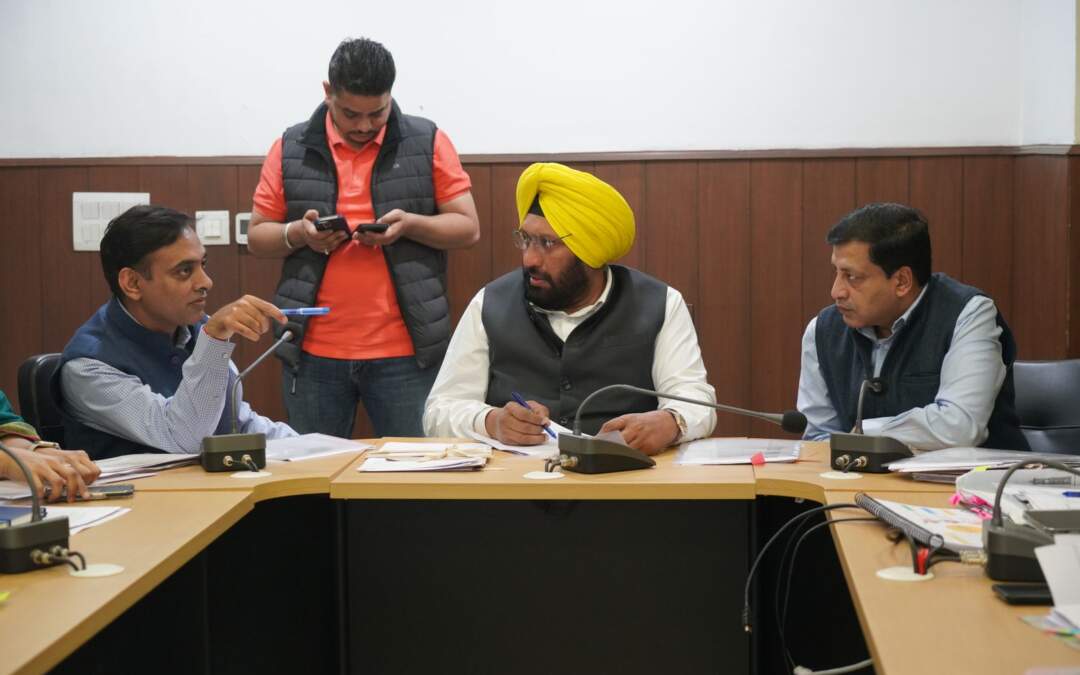 ਬਲਕਾਰ ਸਿੰਘ ਨੇ ਮੁੱਖ ਦਫਤਰ ਦੇ ਅਧਿਕਾਰੀਆਂ ਅਤੇ ਨਗਰ ਨਿਗਮਾਂ ਦੇ ਕਮਿਸ਼ਨਰਾਂ ਨਾਲ ਵਿਕਾਸ ਕਾਰਜਾਂ ਸਬੰਧੀ ਕੀਤੀ ਸਮੀਖਿਆ ਮੀਟਿੰਗ