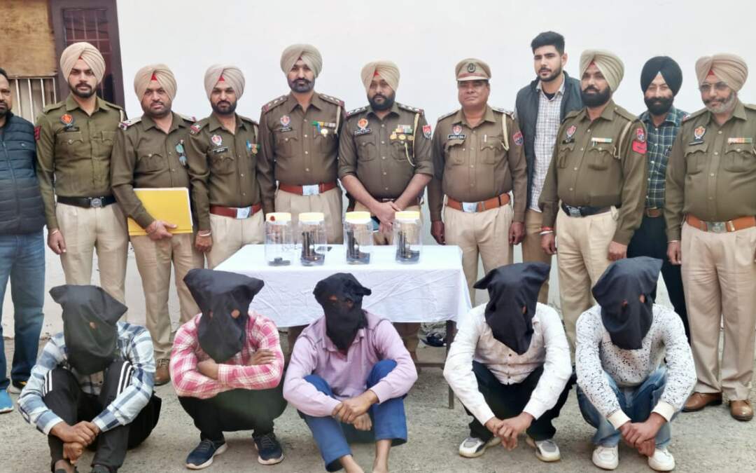ਪਟਿਆਲਾ ਪੁਲਿਸ ਵੱਲੋਂ ਕਤਲ ਅਤੇ ਲੁੱਟਖੋਹ ਕਰਨ ਵਾਲੇ ਗਿਰੋਹ ਦੇ 5 ਮੈਂਬਰ ਹਥਿਆਰਾਂ ਸਮੇਤ ਕਾਬੂ