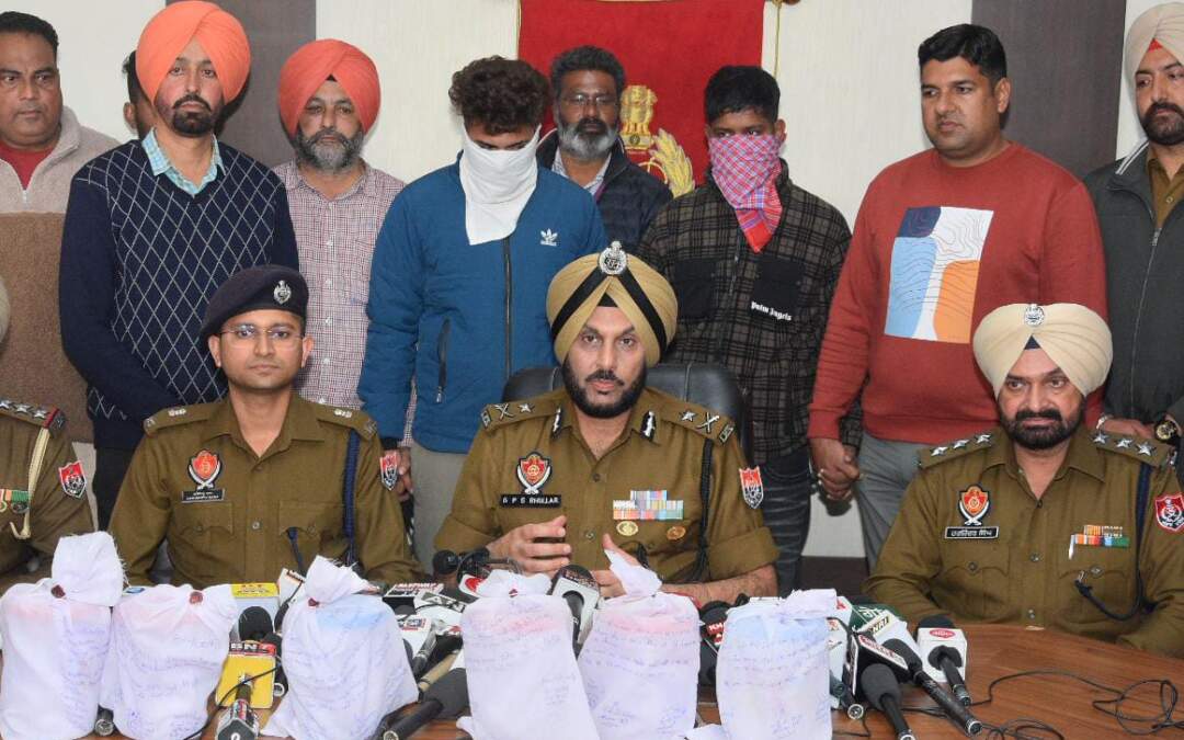 ਪੰਜਾਬ ਪੁਲਿਸ ਨੇ ਅਮਰੀਕਾ ਅਧਾਰਿਤ ਜਸਮੀਤ ਲੱਕੀ ਵੱਲੋਂ ਚਲਾਏ ਜਾ ਰਹੇ ਨਸ਼ਾ ਤਸਕਰੀ ਰੈਕੇਟ ਦਾ ਕੀਤਾ ਪਰਦਾਫਾਸ਼; 6 ਕਿਲੋ ਹੈਰੋਇਨ ਸਮੇਤ ਦੋ ਵਿਅਕਤੀ ਗ੍ਰਿਫ਼ਤਾਰ