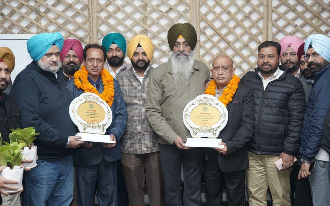 ਸੂਚਨਾ ਅਤੇ ਲੋਕ ਸੰਪਰਕ ਵਿਭਾਗ ਵੱਲੋਂ ਫ਼ੋਟੋ ਸਿਨੇਮਾ ਅਫ਼ਸਰ ਤਰੁਣ ਰਾਜਪੂਤ ਅਤੇ ਨਿਬੰਧਕਾਰ ਅਤੀਕ-ਉਰ-ਰਹਿਮਾਨ ਨੂੰ ਸੇਵਾ-ਮੁਕਤੀ ‘ਤੇ ਨਿੱਘੀ ਵਿਦਾਇਗੀ