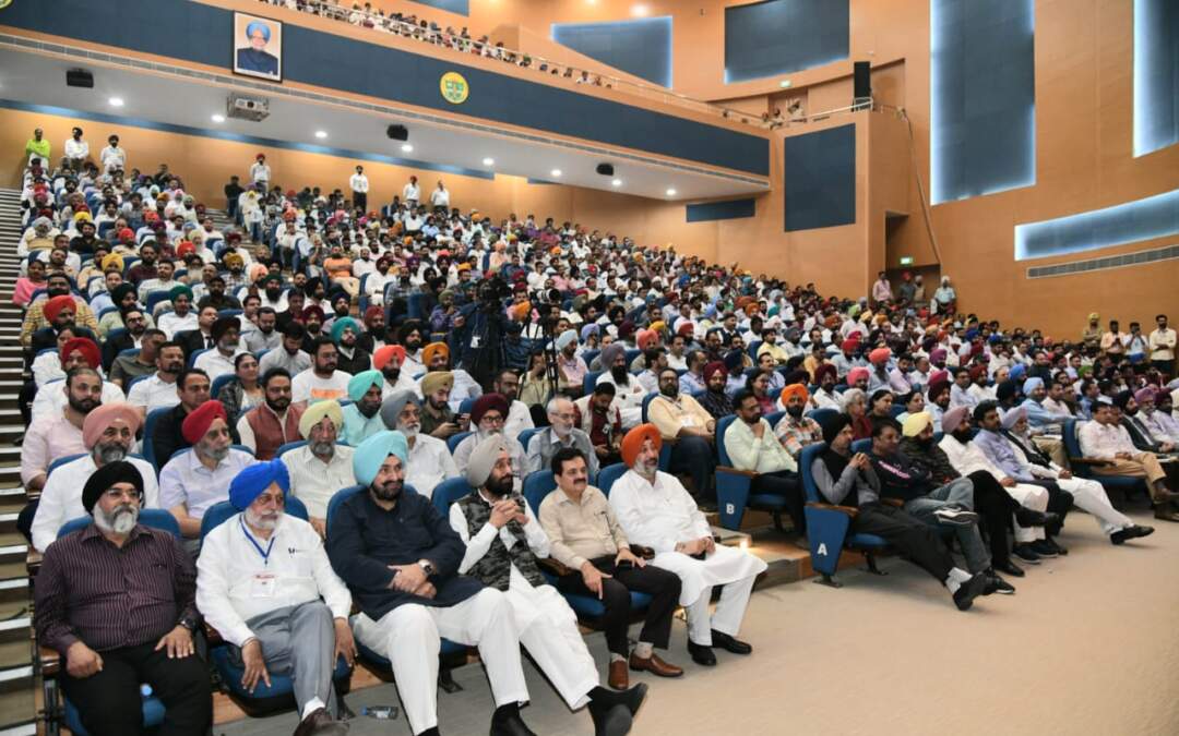 ਬੁੱਧੀਜੀਵੀਆਂ, ਸਾਹਿਤਕਾਰਾਂ ਤੇ ਉਦਯੋਗਪਤੀਆਂ ਨੇ ਬਹਿਸ ਦੇ ਕਦਮ ਨੂੰ ਸਮੂਹਿਕ ਸੂਝ-ਬੂਝ ਵੱਲ ਵੱਡੀ ਪੁਲਾਂਘ ਦੱਸਿਆ