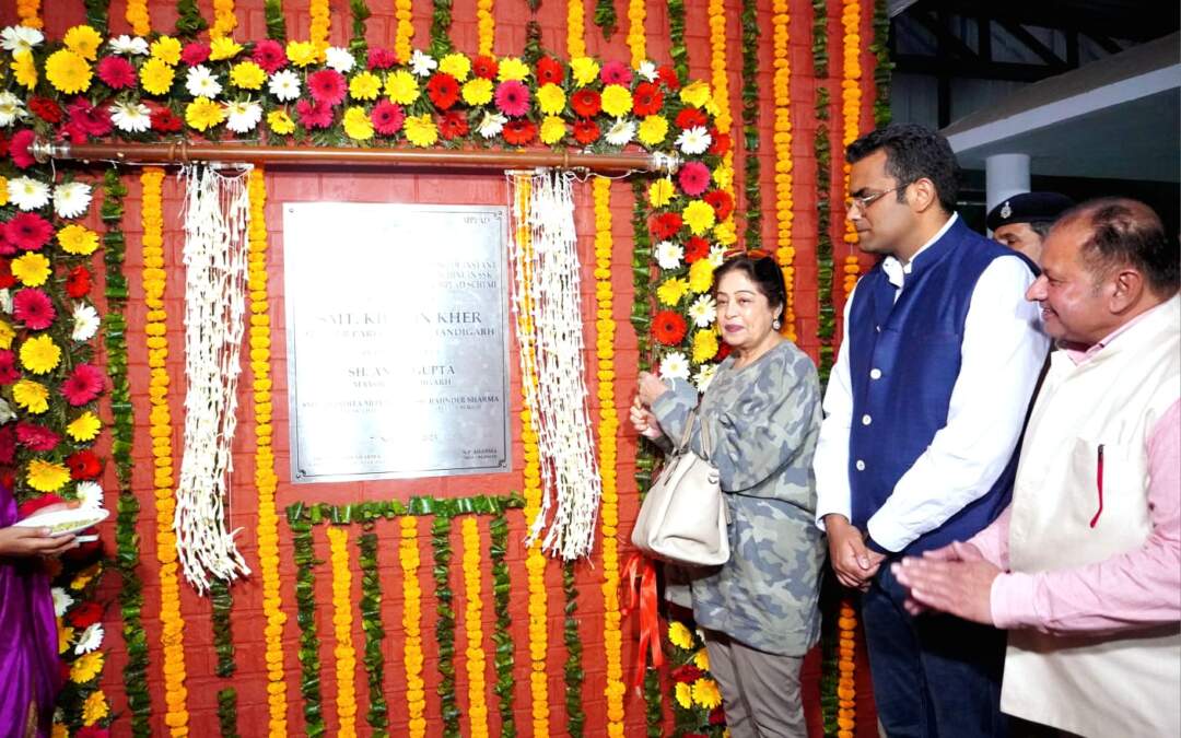 ਕਿਰਨ ਖੇਰ ਨੇ ਸੈਕਟਰ 49 ਵਿਖੇ ਸ਼ਹਿਰ ਦੀ ਪਹਿਲੀ ਤਤਕਾਲ ਮਿਕਸਡ ਵੇਸਟ ਪ੍ਰੋਸੈਸਿੰਗ ਮਸ਼ੀਨ ਲਾਂਚ ਕੀਤੀ