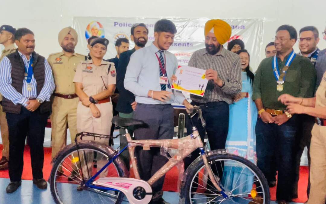 ਕਮਿਸ਼ਨਰੇਟ ਪੁਲਿਸ ਵਲੋਂ ਨਸ਼ਿਆਂ ਦੇ ਖਿਲਾਫ ਭਾਰਤ ਦੀ ਸਭ ਤੋਂ ਵੱਡੀ ਸਾਈਕਲ ਰੈਲੀ ਤੋਂ ਪਹਿਲਾਂ ਵਿਦਿਆਰਥੀਆਂ ਨੂੰ ਸਾਈਕਲ ਸੌਂਪੇ