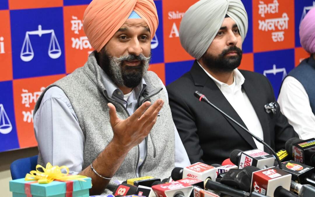 ਬਿਕਰਮ ਸਿੰਘ ਮਜੀਠੀਆ ਨੇ ਦਿੱਲੀ ਗੁਰਦੁਆਰਾ ਕਮੇਟੀ ਦੇ ਸਾਬਰਕਾ ਪ੍ਰਧਾਨ ਮਨਜਿੰਦਰ ਸਿੰਘ ਸਿਰਸਾ ਵੱਲੋਂ ਗੁਰਦੁਆਰਾ ਫੰਡਾਂ ਦੀ ਦੁਰਵਰਤੋਂ ਕਰਨ ਤੇ ਮਨੀ ਲਾਂਡਰਿੰਗ ਵਿਚ ਸ਼ਾਮਲ ਹੋਣ ਦੇ ਦੋਸ਼ਾਂ ਦੀ ਸੁਪਰੀਮ ਕੋਰਟ ਦੀ ਨਿਗਰਾਨੀ ਹੇਠ ਜਾਂਚ ਮੰਗੀ