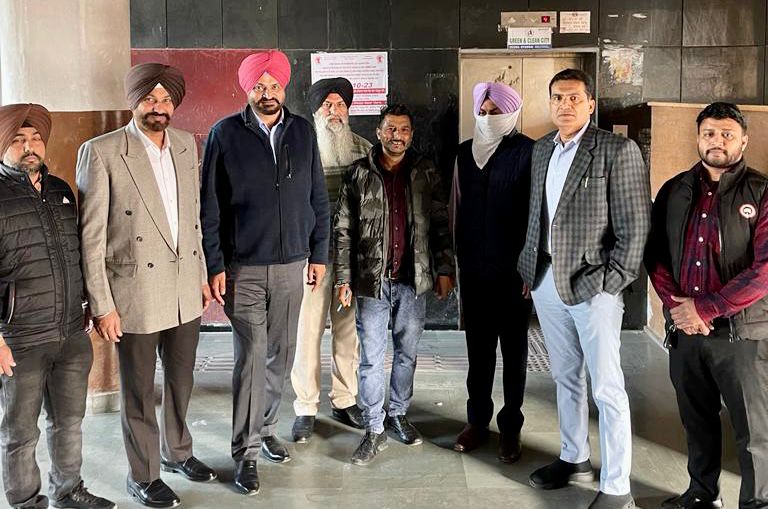 ਜਮੀਨ ਦਾ ਤਬਾਦਲਾ ਤੇ ਇੰਤਕਾਲ ਦਰਜ ਕਰਨ ਬਦਲੇ 25,000 ਰੁਪਏ ਰਿਸ਼ਵਤ ਲੈਂਦਾ ਪਟਵਾਰੀ ਵਿਜੀਲੈਂਸ ਬਿਊਰੋ ਵੱਲੋਂ ਕਾਬੂ