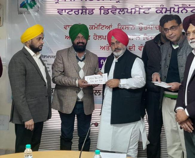 ਚੇਤਨ ਸਿੰਘ ਜੌੜਾਮਾਜਰਾ ਨੇ ਸੂਬੇ ਵਿੱਚ ਵਾਟਰਸ਼ੈੱਡ ਪ੍ਰੋਗਰਾਮਾਂ ਲਈ 4.00 ਕਰੋੜ ਦੀ ਗ੍ਰਾਂਟ ਸੌਂਪੀ