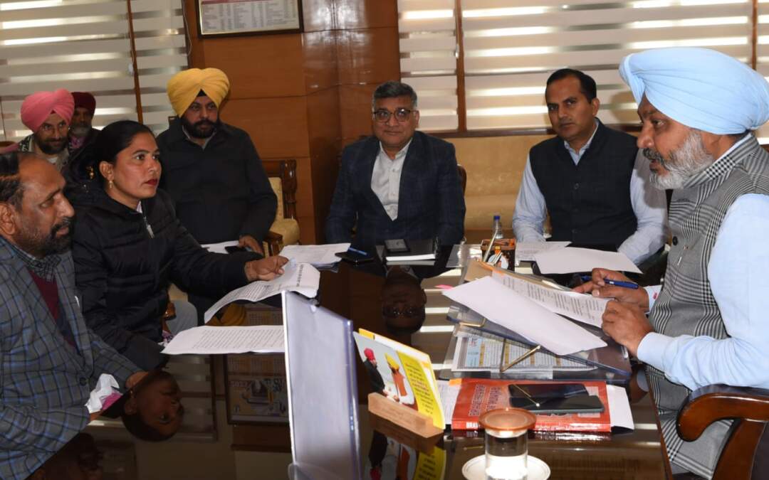 ਵਿੱਤ ਮੰਤਰੀ ਚੀਮਾ ਵੱਲੋਂ ਸਕੂਲ ਸਿੱਖਿਆ ਵਿਭਾਗ ਨੂੰ ਮਿਡ-ਡੇ-ਮੀਲ ਕੁੱਕਾਂ ਦੀਆਂ ਤਨਖਾਹਾਂ ਬਾਰੇ ਕਮੇਟੀ ਬਣਾਉਣ ਦੇ ਨਿਰਦੇਸ਼