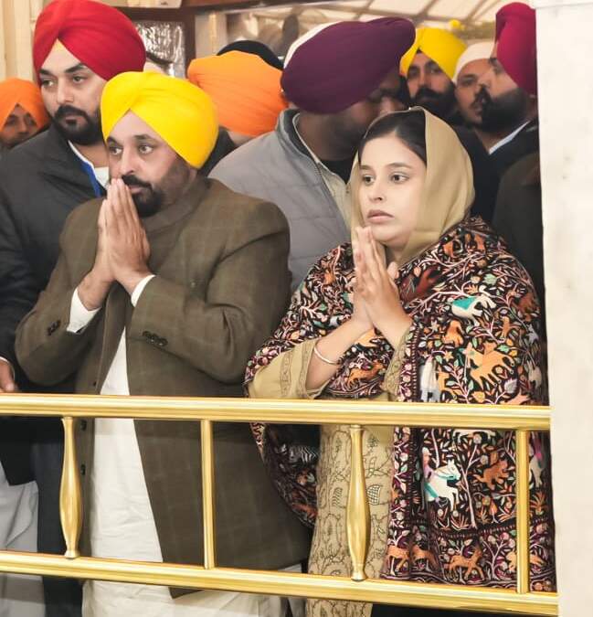 ਸ਼ਹੀਦੀ ਸਭਾ ਦੌਰਾਨ ਮੁੱਖ ਮੰਤਰੀ ਨੇ ਗੁਰਦੁਆਰਾ ਸ੍ਰੀ ਫਤਹਿਗੜ੍ਹ ਸਾਹਿਬ ਵਿਖੇ ਮੱਥਾ ਟੇਕਿਆ