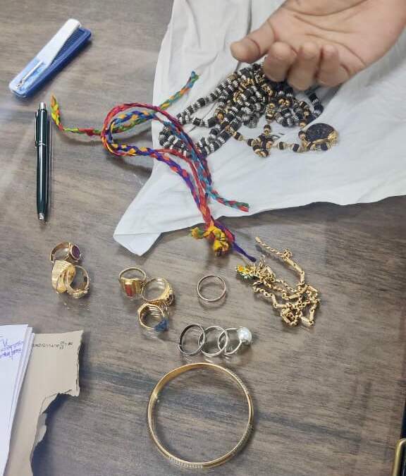 ਵਿਜੀਲੈਂਸ ਬਿਊਰੋ ਵੱਲੋਂ ਰਿਸ਼ਵਤ ਲੈਂਦਿਆਂ ਰੰਗੇ ਹੱਥੀਂ ਕਾਬੂ ਕੀਤੇ ਮਿਲਕ ਪਲਾਂਟ ਦੇ ਮੈਨੇਜਰ ਕੋਲੋਂ ਨਕਦੀ, ਸੋਨੇ ਦੇ ਗਹਿਣੇ, ਮਹਿੰਗੀਆਂ ਘੜੀਆਂ, ਜਾਇਦਾਦ ਦੇ ਦਸਤਾਵੇਜ਼ ਬਰਾਮਦ