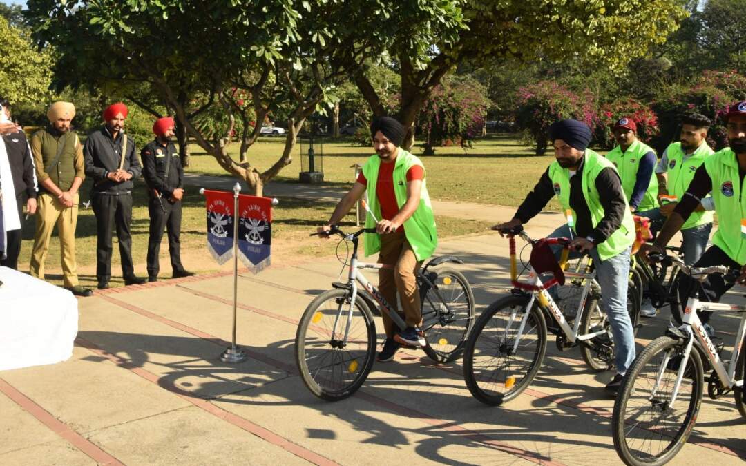 ਲੋਕਾਂ ਨੂੰ ਫ਼ੌਜੀ ਜਵਾਨਾਂ ਦੀਆਂ ਸ਼ਹਾਦਤਾਂ ਬਾਰੇ ਜਾਗਰੂਕ ਕਰਨ ਅਤੇ ਨੌਜਵਾਨਾਂ ਨੂੰ ਫ਼ੌਜ ‘ਚ ਭਰਤੀ ਲਈ ਉਤਸ਼ਾਹਿਤ ਕਰਨ ਵਾਸਤੇ ਉਲੀਕੀ ਸਾਈਕਲ ਰੈਲੀ ਦਾ ਚੇਤਨ ਸਿੰਘ ਜੌੜਾਮਾਜਰਾ ਵੱਲੋਂ ਸਵਾਗਤ