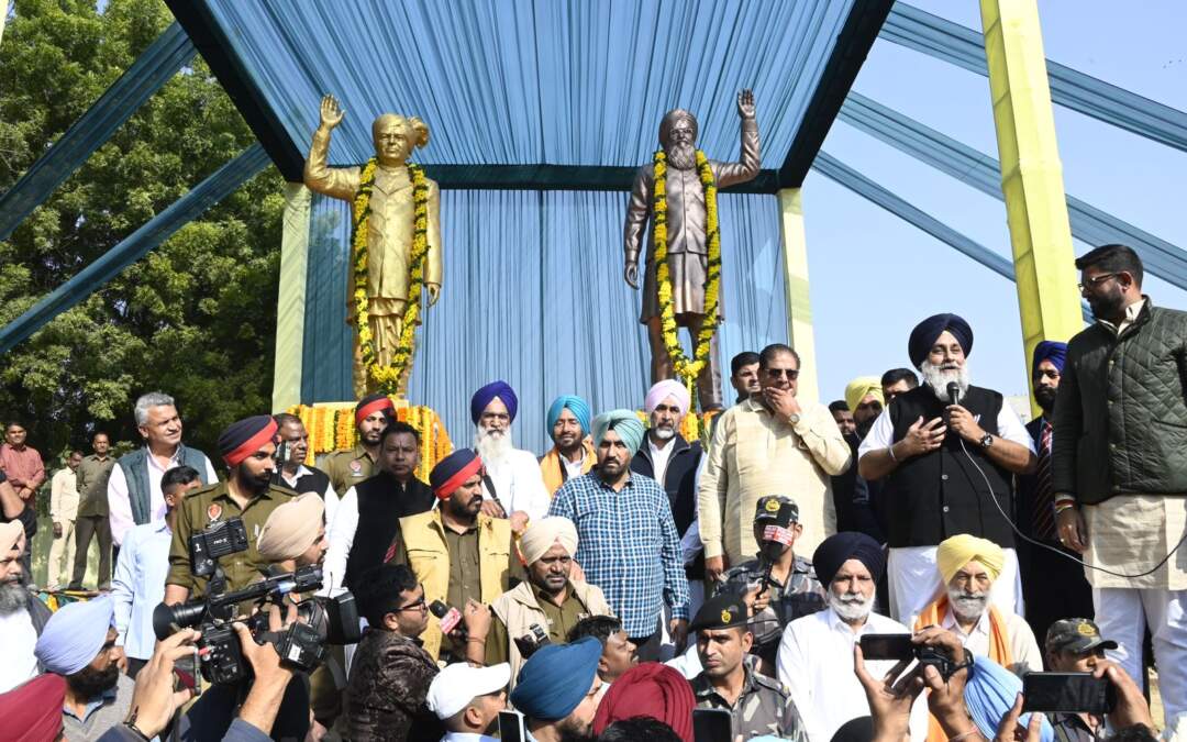 ਹਜ਼ਾਰਾਂ ਲੋਕਾਂ ਨੇ ਪਿੰਡ ਬਾਦਲ ਵਿਖੇ ਇਕੱਤਰ ਹੋ ਕੇ ਸਰਦਾਰ ਪ੍ਰਕਾਸ਼ ਸਿੰਘ ਬਾਦਲ ਨੂੰ ਉਹਨਾਂ ਦੇ 97ਵੇਂ ਜਨਮ ਦਿਹਾੜੇ ’ਤੇ ਭੇਂਟ ਕੀਤੀ ਸ਼ਰਧਾਂਜਲੀ