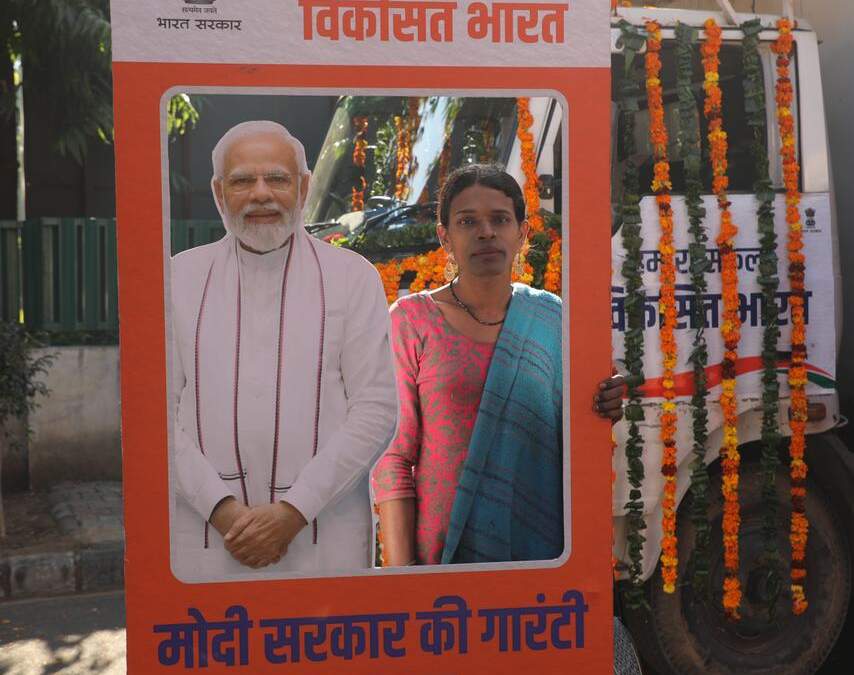 ਮਾਣ ਦਾ ਪਲ – ਪ੍ਰਧਾਨ ਮੰਤਰੀ ਨੇ ਵਿਕਸ਼ਿਤ ਭਾਰਤ ਸੰਕਲਪ ਯਾਤਰਾ ਦੌਰਾਨ ਵੀਡੀਓ ਕਾਨਫਰੰਸਿੰਗ ਰਾਹੀਂ ਨਗਰ ਨਿਗਮ ਚੰਡੀਗੜ੍ਹ ਦੀ ਟਰਾਂਸਜੈਂਡਰ ਪੀ.ਐੱਮ.ਐੱਸ.ਵਨੀਧੀ ਲਾਭਪਾਤਰੀ ਮੋਨਾ ਨਾਲ ਗੱਲਬਾਤ ਕੀਤੀ