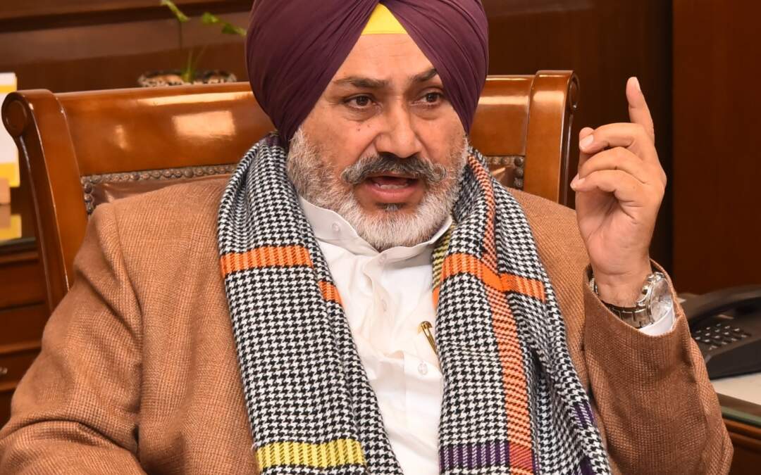 ਚੇਤਨ ਸਿੰਘ ਜੌੜਾਮਾਜਰਾ ਨੇ ਬੀ.ਬੀ.ਐਮ.ਬੀ ਅਧਿਕਾਰੀਆਂ ਤੋਂ ਡੈਮਾਂ ਵਿੱਚ ਚੱਲ ਰਹੇ ਜਲ ਪ੍ਰਾਜੈਕਟਾਂ, ਭਵਿੱਖੀ ਯੋਜਨਾਵਾਂ ਅਤੇ ਪਾਣੀ ਭੰਡਾਰਨ ਦਾ ਲਿਆ ਜਾਇਜ਼ਾ