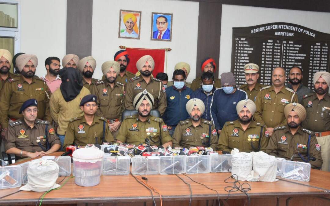 ਅੰਮ੍ਰਿਤਸਰ ਪੁਲਿਸ ਵੱਲੋਂ ਨਸ਼ਾ ਤਸਕਰੀ ਦੇ ਰੈਕੇਟ ਦਾ ਪਰਦਾਫਾਸ਼; 3 ਕਿਲੋ ਹੈਰੋਇਨ, 9 ਲੱਖ ਰੁਪਏ ਡਰੱਗ ਮਨੀ ਸਮੇਤ ਚਾਰ ਵਿਅਕਤੀ ਗ੍ਰਿਫ਼ਤਾਰ