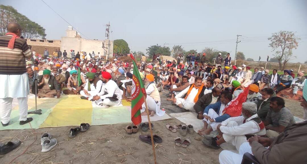 ਪੰਜਾਬ ਸਰਕਾਰ ਨੇ  ਅਬੋਹਰ ਦੇ ਨਾਲ ਲਗਦੇ ਪੰਜ ਪਿੰਡਾ ਦੇ ਆਬਾਦਕਾਰ ਕਿਸਾਨਾਂ ਦੀ 2700 ਏਕੜ ਜਮੀਨ ਖੋਹਣ ਦੇ ਨੋਟਿਸ ਕੀਤੇ ਜਾਰੀ ਕਿਸਾਨ ਸੰਘਰਸ਼ ਦੇ ਮੈਦਾਨ ਵਿੱਚ