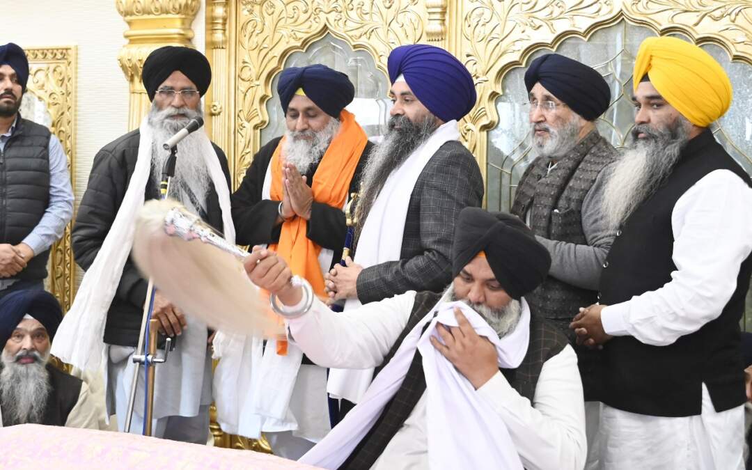 ਸੁਖਬੀਰ ਸਿੰਘ ਬਾਦਲ ਨੇ ਸ਼੍ਰੀ ਅਕਾਲ ਤਖਤ ਸਨਮੁਖ ਹੋ ਕੇ ਬੇਅਦਬੀ ਘਟਨਾਵਾਂ ਦੇ ਦੋਸ਼ੀਆਂ ਨੂੰ ਫੜ ਕੇ ਸਜ਼ਾਵਾਂ ਨਾ ਦੇ ਸਕਣ ਲਈ ਪੰਥ ਤੋਂ ਮੁਆਫੀ ਮੰਗੀ