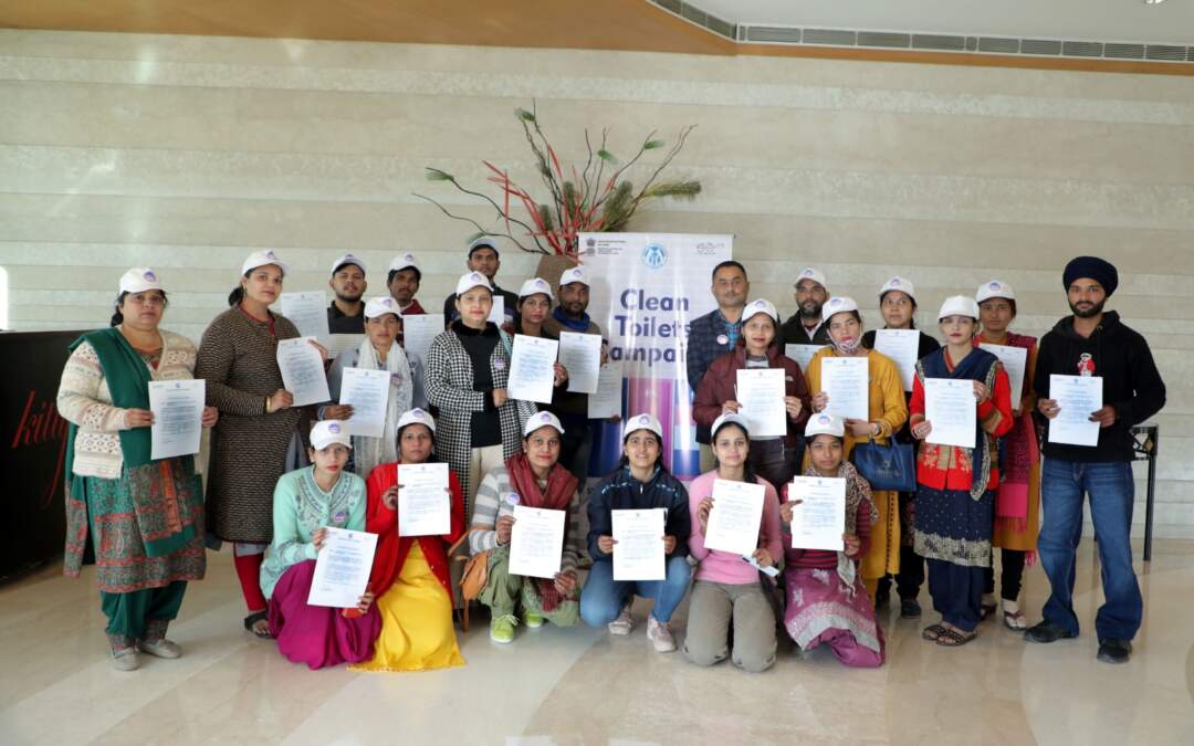 MCC ਨੇ “ਸਵੱਛਤਾ ਪਾਰਖੀ” SHG ਟੀਮ ਨੂੰ ਸਵੱਛ ਪਖਾਨੇ ਮੁਹਿੰਮ ਦੇ ਤਹਿਤ ਟਾਇਲਟ ਗਰੇਡਿੰਗ ਲਈ ਅਧਿਕਾਰ ਪੱਤਰ ਦੇ ਨਾਲ ਸ਼ਕਤੀ ਪ੍ਰਦਾਨ ਕੀਤੀ