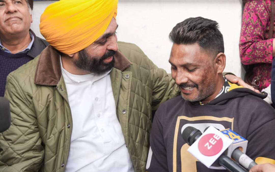 ਮੁੱਖ ਮੰਤਰੀ ਭਗਵੰਤ ਸਿੰਘ ਮਾਨ ਵੱਲੋਂ ਸਰਕਾਰੀ ਦਫ਼ਤਰਾਂ ਦਾ ਅਚਨਚੇਤੀ ਦੌਰਾ ਜਾਰੀ, ਲੋਕਾਂ ਨੇ ਮੁੱਖ ਮੰਤਰੀ ਦੇ ਕੰਮ ਦੀ ਕੀਤੀ ਸ਼ਲਾਘਾ