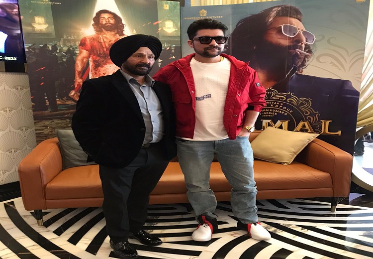 “ਸੰਗੀਤਕਾਰ ਭੁਪਿੰਦਰ ਬੱਬਲ ਅਤੇ ਮਨਨ ਭਾਰਦਵਾਜ ਨੇ CP67 ਮੋਹਾਲੀ ਵਿਖੇ ਬਾਲੀਵੁੱਡ ਬਲਾਕਬਸਟਰ ਫਿਲਮ “ਐਨੀਮਲ” ਦੀ ਮੇਜ਼ਬਾਨੀ ਕੀਤੀ!”