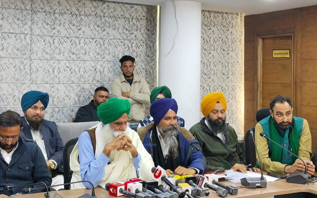 ਉੱਤਰ ਭਾਰਤ ਦੀਆਂ 18 ਕਿਸਾਨ ਮਜਦੂਰ ਜਥੇਬੰਦੀਆਂ ਅਤੇ ਸੰਜੁਕਤ ਕਿਸਾਨ ਮੋਰਚਾ ( ਗੈਰ ਰਾਜਨੀਤਿਕ ) ਦੀ ਚੰਡੀਗੜ੍ਹ ਵਿੱਚ ਮੀਟਿੰਗ, ਵੱਡੇ ਇੱਕਠ ਕਰਕੇ ਦਿੱਲੀ ਕੂਚ ਦਾ ਕੀਤਾ ਜਾਵੇਗਾ ਐਲਾਨ