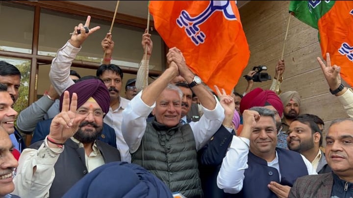 ਭਾਜਪਾ ਲਈ ਤਿੰਨ ਵੱਡੇ ਰਾਜਾਂ ਵਿੱਚ ਜਿੱਤ ਹਾਸਲ ਕਰਨਾ ਇਤਿਹਾਸਕ ਜਿੱਤ ਹੈ। ਪ੍ਰਧਾਨ ਮੰਤਰੀ ਸ਼੍ਰੀ ਨਰੇਂਦਰ ਮੋਦੀ ਦੀ ਸਿਆਸੀ ਸੂਝ ਅਤੇ ਦੇਸ਼ ਦੀ ਅਗਵਾਈ ਕਰਨ ਦੀ ਉਨ੍ਹਾਂ ਦੀ ਯੋਗਤਾ ਨੇ ਜਿੱਤ ਵਿੱਚ ਅਨੁਵਾਦ ਕੀਤਾ ਹੈ। ਇਹ ਗੱਲ ਪਾਰਟੀ ਪ੍ਰਧਾਨ ਸੁਨੀਲ ਜਾਖੜ ਨੇ ਕਹੀ।