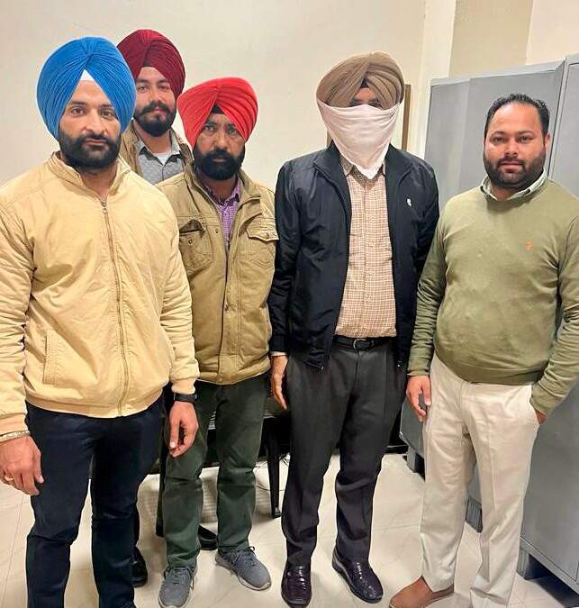 ਸਬ-ਇੰਸਪੈਕਟਰ 50,000 ਰੁਪਏ ਰਿਸ਼ਵਤ  ਲੈਂਦਾ ਵਿਜੀਲੈਂਸ ਬਿਊਰੋ ਵੱਲੋਂ ਕਾਬੂ