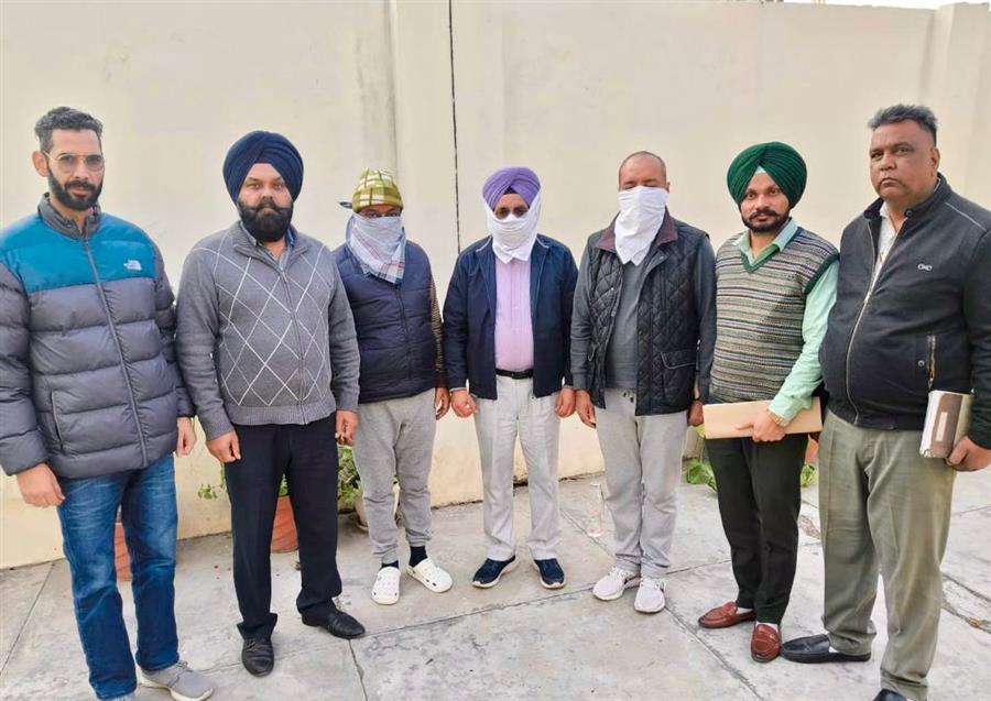 ਵਿਜੀਲੈਂਸ ਬਿਊਰੋ ਵੱਲੋਂ ਡੀ-ਫਾਰਮੇਸੀ ਸਰਟੀਫਿਕੇਟ ਜਾਰੀ ਕਰਨ ਵਿੱਚ ਬੇਨਿਯਮੀਆਂ ਕਰਨ ਦੇ ਦੋਸ਼ ਹੇਠ ਪੰਜਾਬ ਫਾਰਮੇਸੀ ਕੌਂਸਲ ਦੇ ਦੋ ਸਾਬਕਾ ਰਜਿਸਟਰਾਰ ਅਤੇ ਸੁਪਰਡੈਂਟ ਗ੍ਰਿਫ਼ਤਾਰ