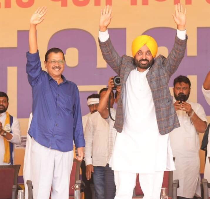 ਜੇਲ ‘ਚ ਬੰਦ ‘ਆਪ’ ਵਿਧਾਇਕ ਚੈਤਰ ਵਸਾਵਾ ਦੇ ਸਮਰਥਨ ‘ਚ ਗੁਜਰਾਤ ਪਹੁੰਚੇ ਅਰਵਿੰਦ ਕੇਜਰੀਵਾਲ ਤੇ ਭਗਵੰਤ ਮਾਨ, ਕਿਹਾ- ਭਾਜਪਾ ਸਰਕਾਰ ਨੇ ਝੂਠੇ ਕੇਸ ‘ਚ  ਗ੍ਰਿਫਤਾਰ ਕੀਤਾ ਹੈ