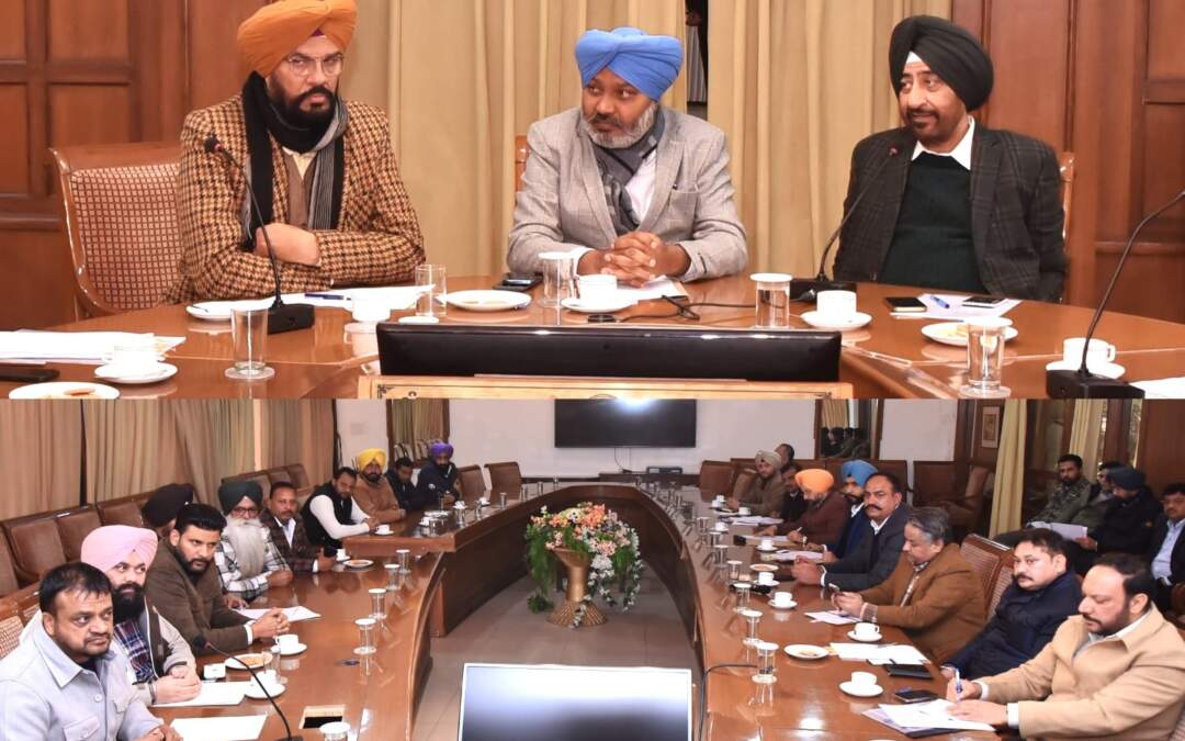 ਕੈਬਨਿਟ ਸਬ-ਕਮੇਟੀ ਵੱਲੋਂ ਟਰਾਂਸਪੋਰਟਰਾਂ ਨੂੰ ਭਰੋਸਾ; ‘ਹਿੱਟ ਐਂਡ ਰਨ’ ਕਾਨੂੰਨ ਸਬੰਧੀ ਚਿੰਤਾਵਾਂ ਤੋਂ ਕੇਂਦਰ ਨੂੰ ਜਾਣੂੰ ਕਰਵਾਏਗੀ ਸੂਬਾ ਸਰਕਾਰ