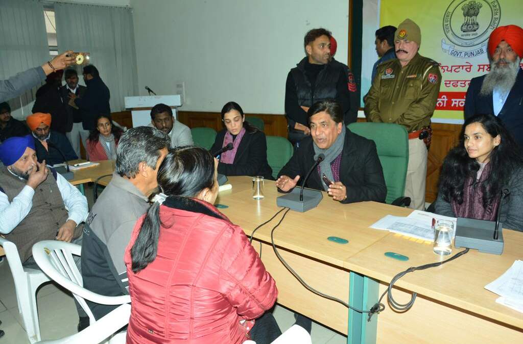 ਪਿਛਲੀਆਂ ਸਰਕਾਰਾਂ ਨੇ 30 ਸਾਲ ਮਾਲ ਵਿਭਾਗ ‘ਚ ਭਰਤੀ ਨਾ ਕਰਕੇ ਲੋਕਾਂ ਨੂੰ ਮੁਸ਼ਕਿਲਾਂ ਦਾ ਸਾਹਮਣਾ ਕਰਨ ਲਈ ਮਜ਼ਬੂਰ ਕੀਤਾ-ਬ੍ਰਮ ਸ਼ੰਕਰ ਜਿੰਪਾ