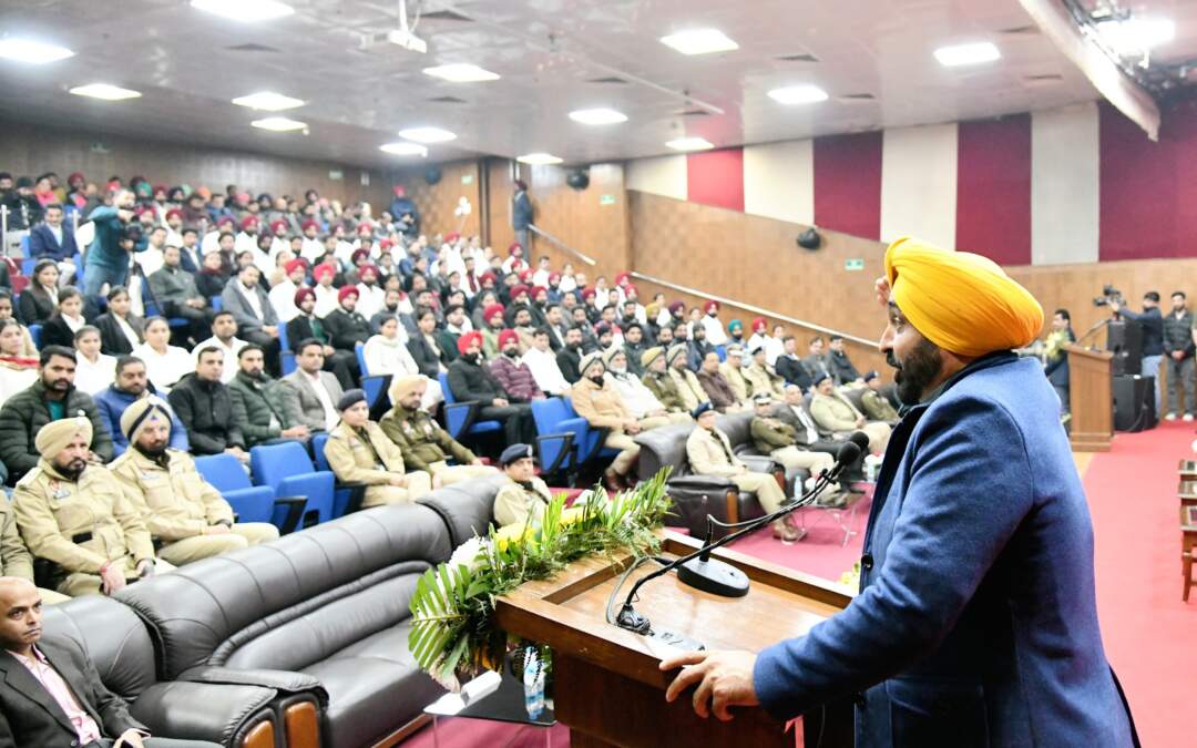 ਆਗਾਮੀ ਗਣਤੰਤਰ ਦਿਵਸ ਤੋਂ ਲੋਕਾਂ ਦੀ ਸੇਵਾ ਲਈ ਸਮਰਪਿਤ ਹੋਵੇਗੀ ਸੜਕ ਸੁਰੱਖਿਆ ਫੋਰਸ: ਮੁੱਖ ਮੰਤਰੀ