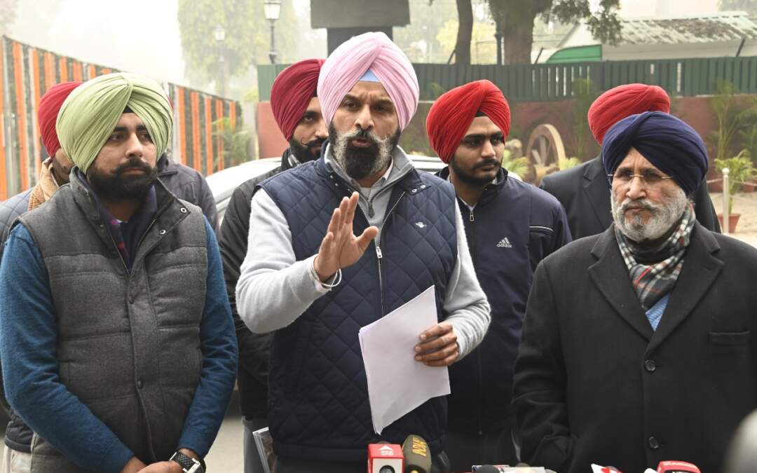 ਅਕਾਲੀ ਦਲ ਨੇ ਮੰਤਰੀ ਬਲਕਾਰ ਸਿੰਘ ਦੀ ਇਤਰਾਜ਼ਯੋਗ ਵੀਡੀਓ ਰਾਜਪਾਲ ਨੂੰ ਸੌਂਪੀ