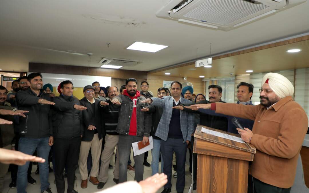 ਐਮਸੀਸੀ ਮੁਲਾਜ਼ਮਾਂ ਨੇ ਹਰ ਚੋਣ ਵਿੱਚ ਨਿਡਰ ਹੋ ਕੇ ਵੋਟ ਪਾਉਣ ਦਾ ਪ੍ਰਣ ਕੀਤਾ