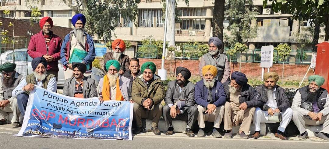 ਅੱਜ ਚੰਡੀਗੜ੍ਹ ਪੁਲਿਸ ਵਿਰੁੱਧ ਸਮਾਜ ਸੇਵੀ ਸੰਸਥਾਵਾਂ ਨੇ ਐਸ ਐਸ ਪੀ ਦਫਤਰ ਚੰਡੀਗੜ੍ਹ ਦਫਤਰ ਦੇ ਪ੍ਰਦਰਸ਼ਨ ਕੀਤਾ