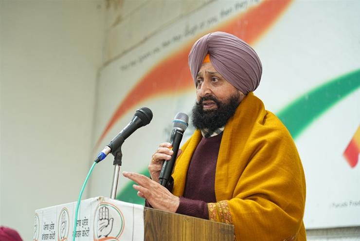 ਹੁਣ ‘ਆਪ’ ਪ੍ਰਚਾਰ ਵੈਨਾਂ ‘ਤੇ ਪੰਜਾਬ ਦਾ ਖਜਾਨਾ ਬਰਬਾਦ ਕਰਨ ਜਾ ਰਹੀ ਹੈ: ਬਾਜਵਾ
