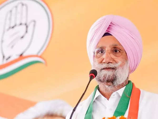 ਹਾਈ ਕੋਰਟ ਦੀ ਫਟਕਾਰ ਤੋਂ ਬਾਅਦ ਵੀ ਜੇਲ ਵਿੱਚੋਂ ਇੰਟਰਵਿਊ ਦੇਣ ਸਬੰਧੀ ਲਾਰੈਂਸ ਬਿਸ਼ਨੋਈ ਉੱਤੇ ਸਿਰਫ ਐਫਆਈਆਰ ਦਰਜ ਕਰਨਾ ਪੰਜਾਬ ਸਰਕਾਰ ਦੀ ਨਲਾਇਕੀ- ਸੁਖਜਿੰਦਰ ਸਿੰਘ ਰੰਧਾਵਾ