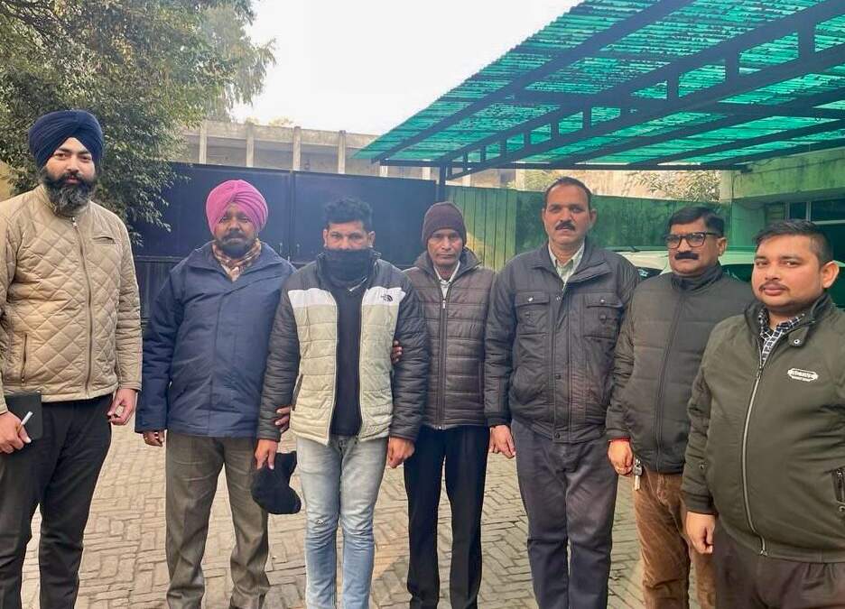 6,000 ਰੁਪਏ ਰਿਸ਼ਵਤ ਲੈਂਦਾ ਪਟਵਾਰੀ ਦਾ ਕਾਰਿੰਦਾ ਵਿਜੀਲੈਂਸ ਬਿਊਰੋ ਵੱਲੋਂ ਰੰਗੇ ਹੱਥੀਂ ਕਾਬੂ