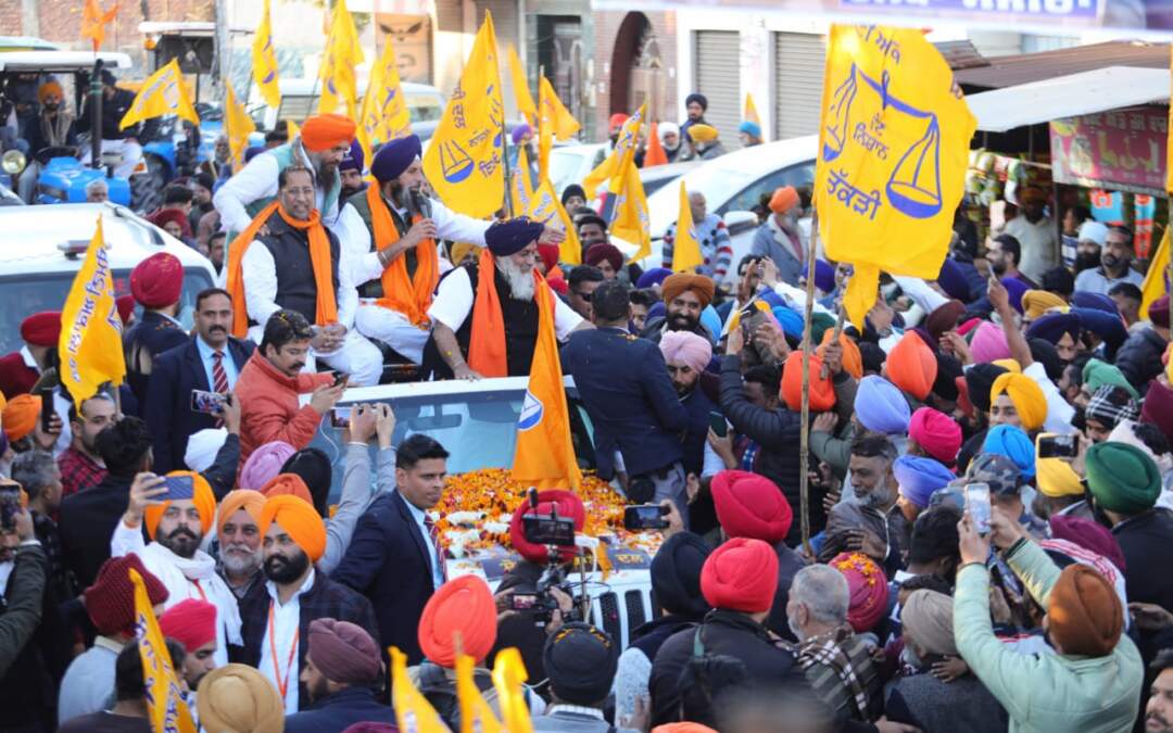 ਸੁਖਬੀਰ ਸਿੰਘ ਬਾਦਲ ਨੇ ਦਿੱਲੀ ਆਧਾਰਿਤ ਪਾਰਟੀਆਂ ਨੂੰ ਪੰਜਾਬ ਵਿੱਚੋਂ ਬਾਹਰ ਕਰਨ ਦਾ ਸੱਦਾ ਦਿੱਤਾ ਹੈ।