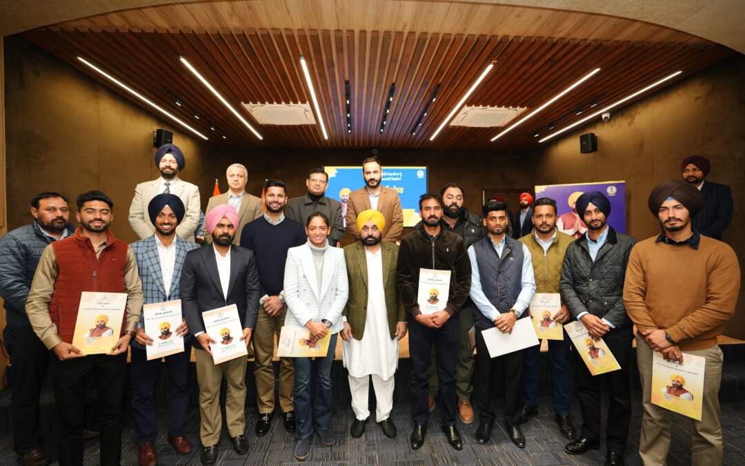 ਨਵੇਂ ਯੁੱਗ ਦੀ ਸ਼ੁਰੂਆਤ ਕਰਦਿਆਂ ਮੁੱਖ ਮੰਤਰੀ ਨੇ 11 ਖਿਡਾਰੀਆਂ ਨੂੰ ਪੀ.ਸੀ.ਐਸ. ਅਤੇ ਪੀ.ਪੀ.ਐਸ. ਦੀਆਂ ਨੌਕਰੀਆਂ ਦਿੱਤੀਆਂ