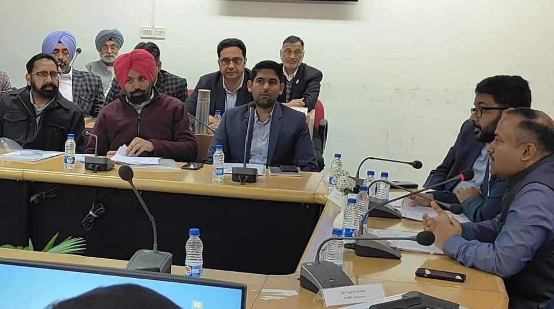 – ਮੁੱਖ ਚੋਣ ਅਫਸਰ ਨੇ ਲੋਕ ਸਭਾ ਚੋਣਾਂ-2024 ਪਾਰਦਰਸ਼ੀ ਅਤੇ ਦਬਾਅ ਰਹਿਤ ਕਰਵਾਉਣ ਲਈ ਏਆਰਓਜ਼  ਨੂੰ ਪ੍ਰੇਰਿਆ