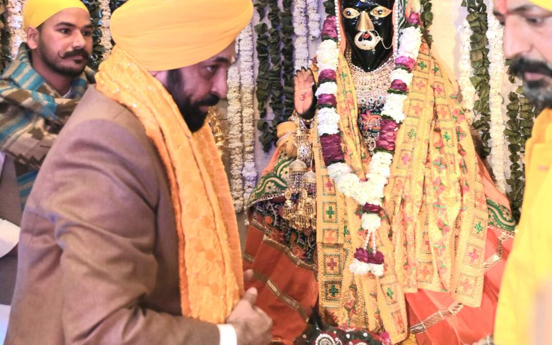 ਮੁੱਖ ਮੰਤਰੀ ਨੇ ਬਗਲਾਮੁਖੀ ਧਾਮ ਲੁਧਿਆਣਾ ਵਿਖੇ ਮੱਥਾ ਟੇਕਿਆ