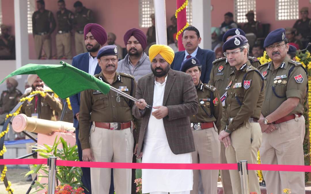 ਮੁੱਖ ਮੰਤਰੀ ਵੱਲੋਂ ਪੰਜਾਬ ਪੁਲਿਸ ਦੀ ਕਾਰਜਸ਼ੈਲੀ ਨੂੰ ਹੋਰ ਸੁਧਾਰਨ ਲਈ 410 ਹਾਈ-ਟੈੱਕ ਵਾਹਨਾਂ ਨੂੰ ਹਰੀ ਝੰਡੀ