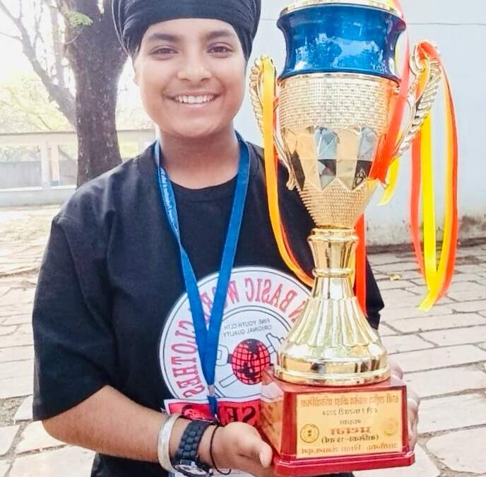 ਸਪੀਕਰ ਸੰਧਵਾਂ ਨੇ ਗਤਕਾ ਮੁਕਾਬਲੇ ਵਿੱਚੋਂ ਗੋਲਡ ਮੈਡਲ ਪ੍ਰਾਪਤ ਕਰਨ ਲਈ ਵਿਦਿਆਰਥਣ ਮਨਦੀਪ ਕੌਰ ਨੂੰ ਦਿੱਤੀ ਵਧਾਈ